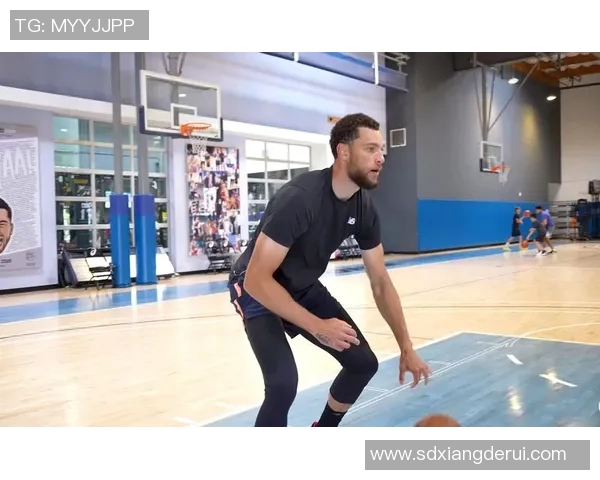 扎克拉文如何在NBA赛场上展现全能球技与领导力的完美结合